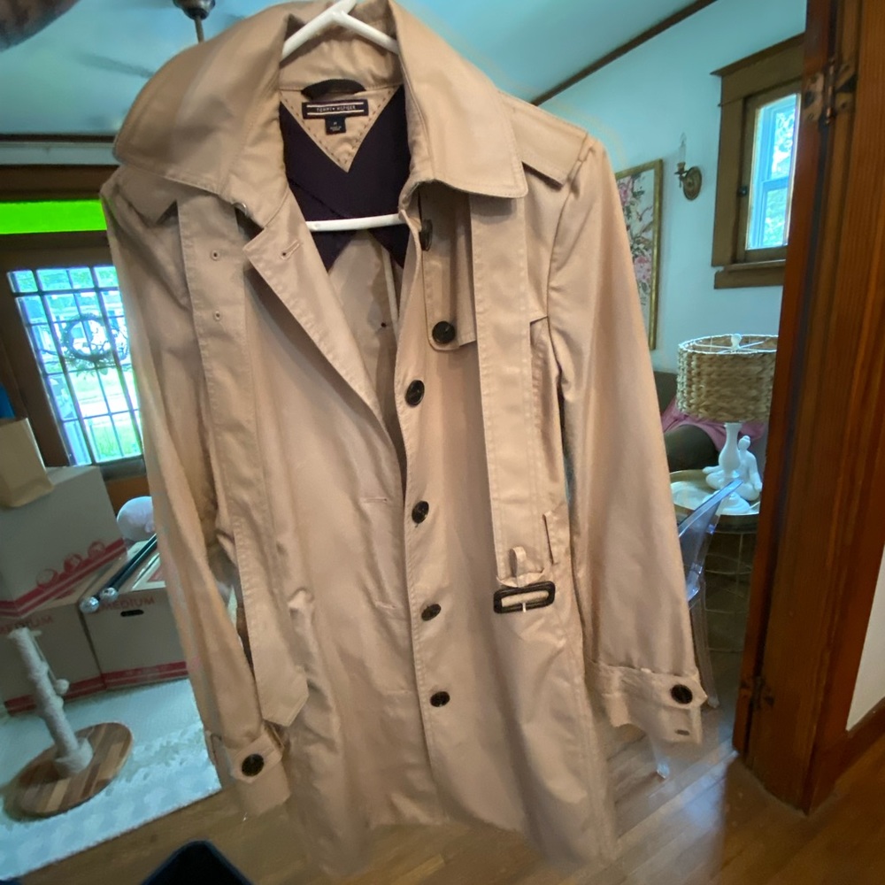 Size M Tommy Hilfiger women’s trench coat